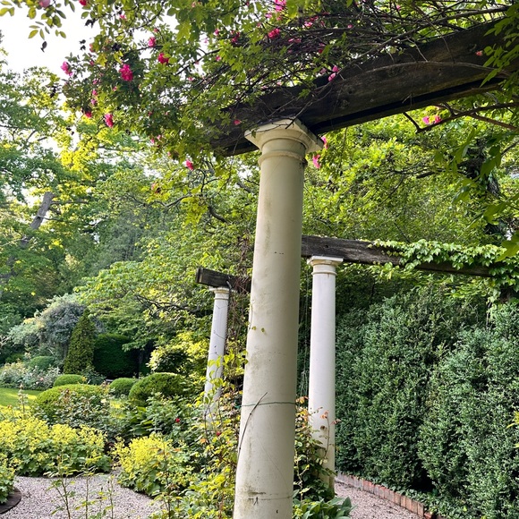 Meet your Posher, Emmy’s Edit - Picture 1 of 16